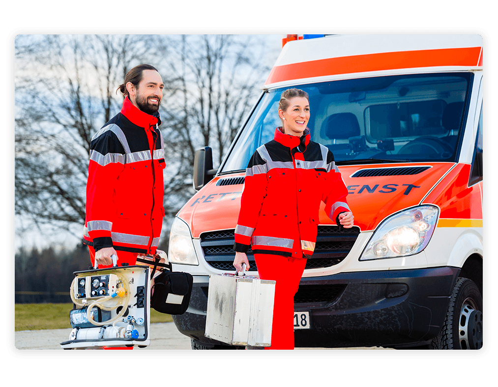 Ambulanza con operatori sanitari